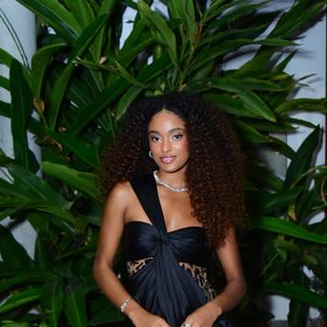 Baile da Arara 2025: atriz Lívia Silva apostou em look all black