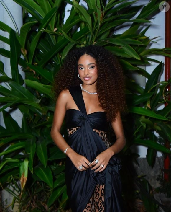Baile da Arara 2025: atriz Lívia Silva apostou em look all black