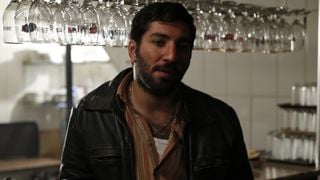 Resumo do capítulo de quarta-feira 26 de novembro da novela turca 'Mãe', da Record: padrasto de Melek, Cengiz tem mais duas atitudes imperdoáveis