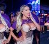 Andressa Urach elege decote explosivo e 2 litros de silicone ofuscam look cintilante ao curtir Carnaval em Salvador