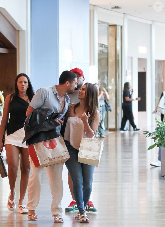 Lexa não desfilou no carnaval 2025 por conta da morte da filha dias após o parto; funkeira é noiva de Ricardo Vianna