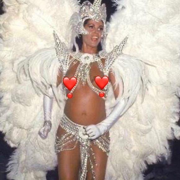 Há 34 anos, Monique Evans brilhou na Sapucaí com look ousado e criativo