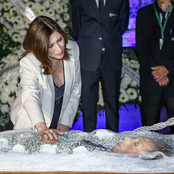 Em entrevista ao Na Pilha com Tati Bernardi, Beth Goulart abriu o coração sobre a morte de Nicette Bruno e contou como as restrições da pandemia impediram a despedida que ela gostaria de ter vivido