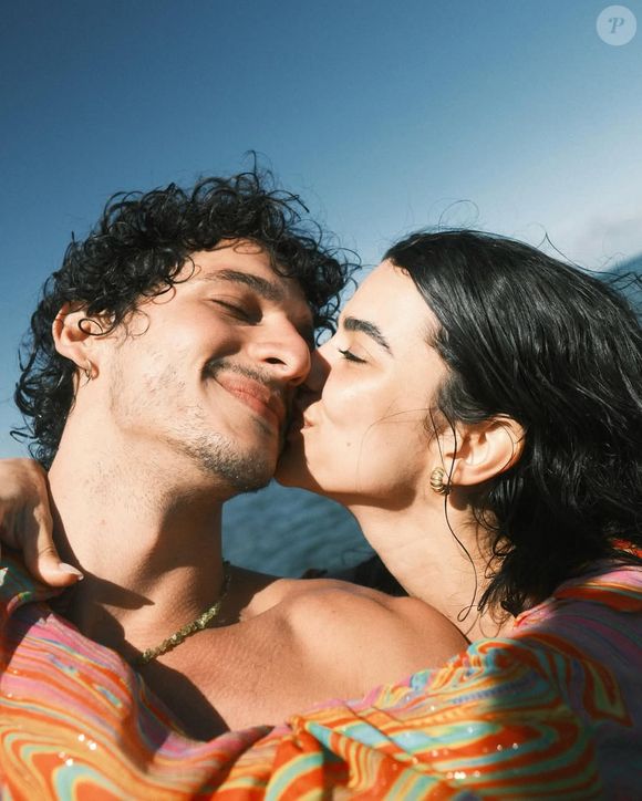 O relacionamento começou após uma ligação de sete horas e foi mantido longe dos holofotes até o primeiro clique público na São Paulo Fashion Week