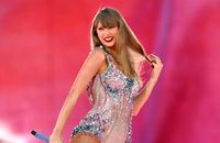 Aprenda a fazer o bolo de chocolate sem glúten e sem lactose preferido de Taylor Swift