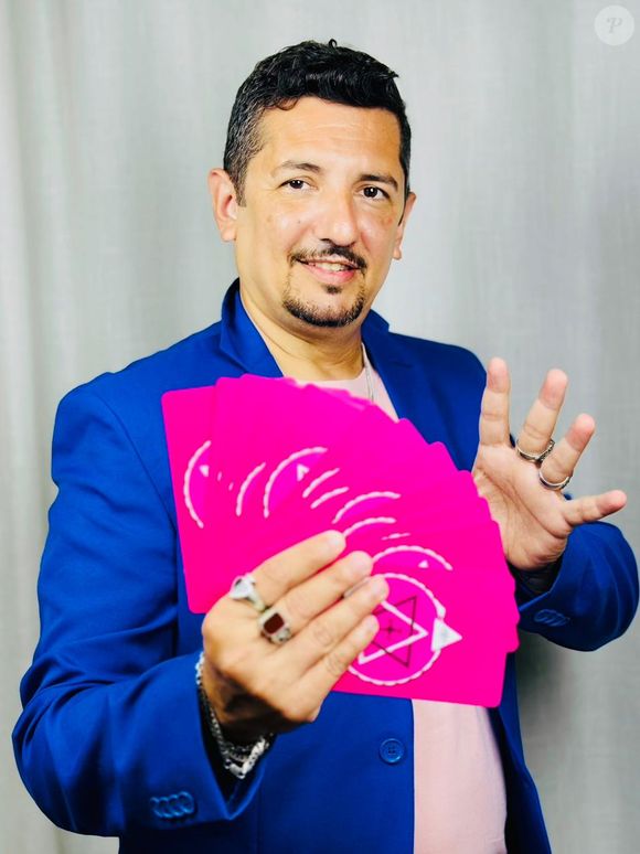 O Purepeople convidou João Campos, sensitivo, vidente e conselheiro espiritual, para analisar o que as cartas mostram sobre o futuro profissional de William Bonner