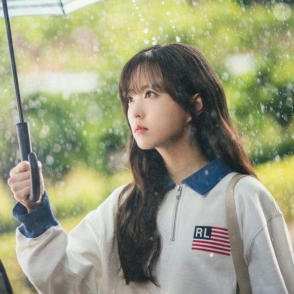 Em entrevista, Park Bo-young contou que o erro já tinha sido observado durante as filmagens, quando recebeu dicas da produção