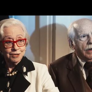Personagens celebram plano de assalto em cena íntima com abordagem leve e bem-humorada
