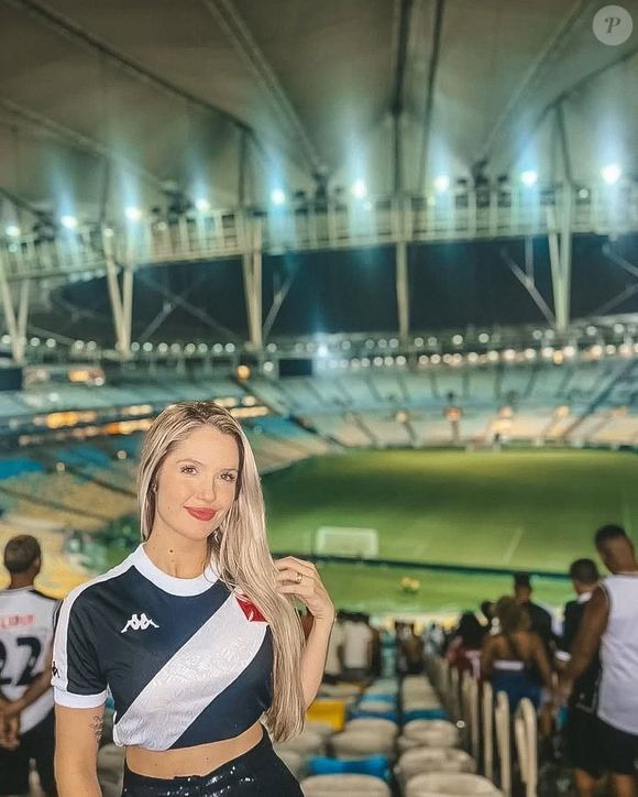 O jogador francês Dimitri Payet, atualmente no Vasco da Gama, está sendo investigado por denúncias de violência física, psicológica e sexual feitas por Larissa Ferrari, uma advogada brasileira de 28 anos.