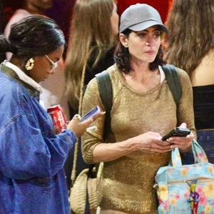 Maisa festeja 23 anos em rooftop no Rio com João Guilherme, L7 e elenco de 'Garota do Momento'. Fotos!