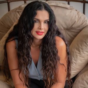 Luiza Ambiel, quase 30 anos depois de aparecer nua na Playboy, é uma das recordistas de venda de conteúdo adulto