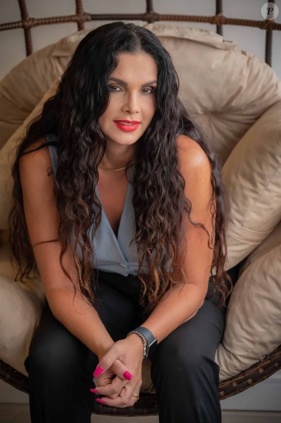 Luiza Ambiel, quase 30 anos depois de aparecer nua na Playboy, é uma das recordistas de venda de conteúdo adulto