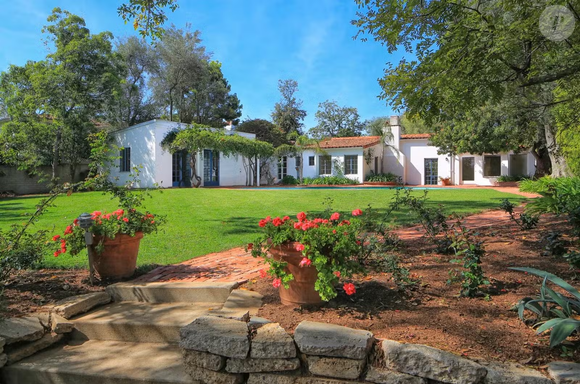 Mansão onde Marilyn Monroe morreu é um charmoso bangalô no estilo espanhol, localizado em Brentwood, na Califórnia