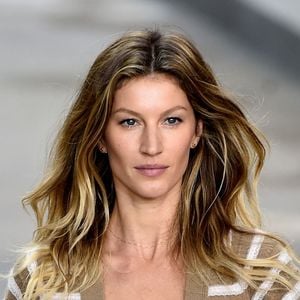 Em seu livro "Nutrir: Receitas simples para corpo e alma", ela revelou detalhes da sua dieta, chás "milagrosos" e também a rotina de hidratação, que vai muito além de simplesmente “beber água” ao longo do dia