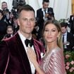 Alfinetada em Gisele Bündchen? Tom Brady diz que jogar de futebol americano 'não o tornou um ótimo pai' em newsletter e fãs apontam indireta
