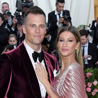 Alfinetada em Gisele Bündchen? Tom Brady diz que jogar de futebol americano 'não o tornou um ótimo pai' em newsletter e fãs apontam indireta