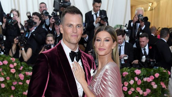 Alfinetada em Gisele Bündchen? Tom Brady diz que jogar de futebol americano 'não o tornou um ótimo pai' em newsletter e fãs apontam indireta