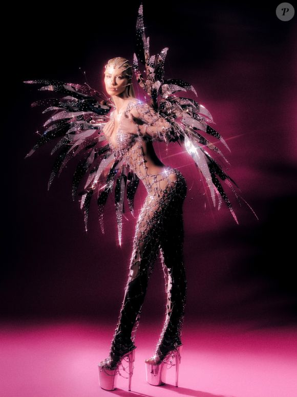 Baile da Vogue 2026: a influenciadora Amanda Paggi apostou em um look de Carnaval que representa a transformação da folia