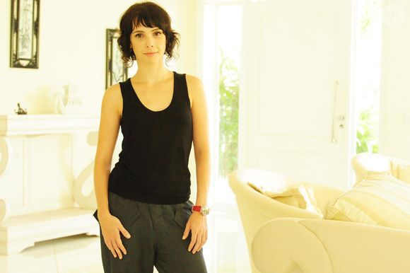 Débora Falabella deixou os cabelos curtos para a Isabel da 2ª versão da novela 'TiTiTi', em 2011