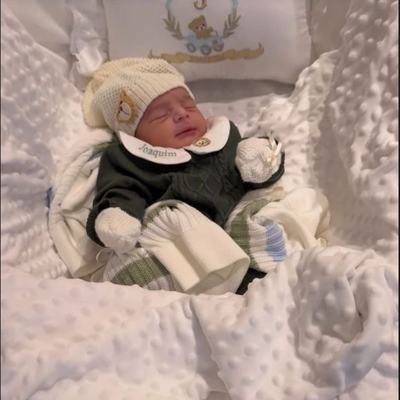 Ary Mirelle deu à luz o pequeno Joaquim, seu segundo filho com João Gomes