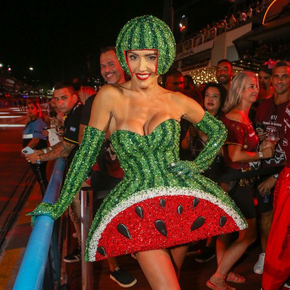 No domingo (02), Deborah Secco havia causado na Sapucaí com uma fantasia de 'Mulher Melancia'