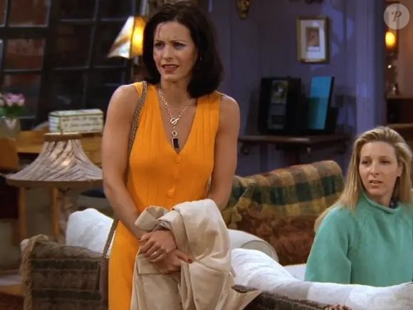 20 anos após fim de 'Friends', Mônica Geller mantém seu legado fashion: 20 fotos dos looks icônicos de Courtney Cox na série