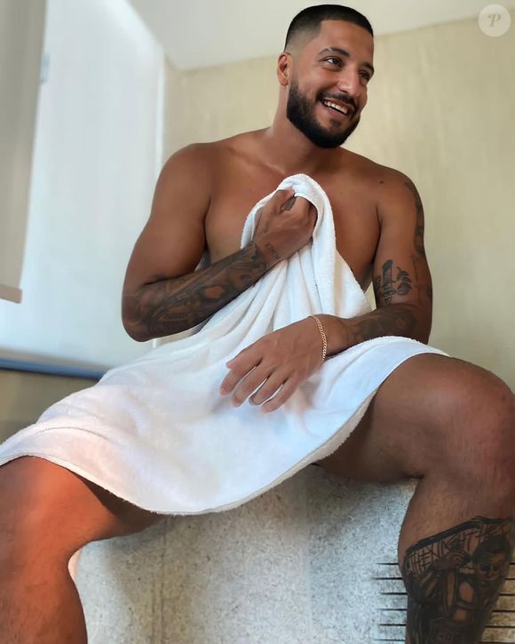 Web pega fogo! Seguidores questionam se Juceir Jr do 'Estrela da Casa' tem OnlyFans após fotos só de toalha