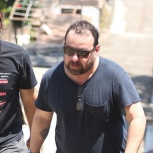Nas redes sociais, Jonas Torres lembrou momento carinhoso de Caio Junqueira com a sobrinha