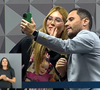 O senador Cleitinho Azevedo (Republicanos-MG), em dado momento, pediu se Virginia poderia gravar um vídeo para sua esposa e filha.