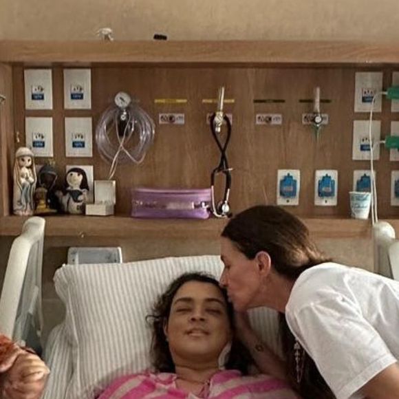 Em fotos recentes, Preta Gil não parecia estar sendo monitorada