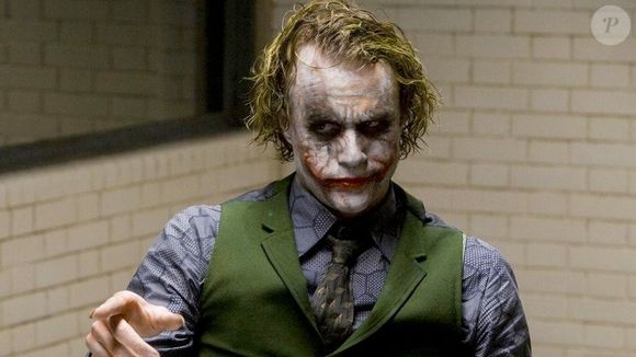 O sucesso atual da série reacende a curiosidade sobre como seria a versão dirigida por Heath Ledger, que conquistou um póstumo Oscar de Melhor Ator Coadjuvante por sua atuação como Coringa em 'Batman: O Cavaleiro das Trevas'