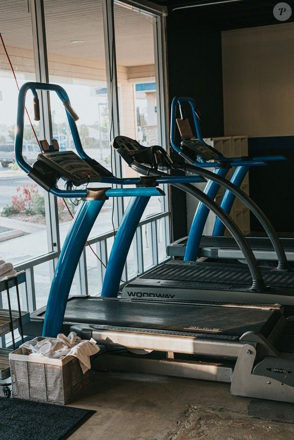 Diversos estudos científicos já afirmaram que fazer caminhada na esteira pode ajudar bastante no condicionamento físico.