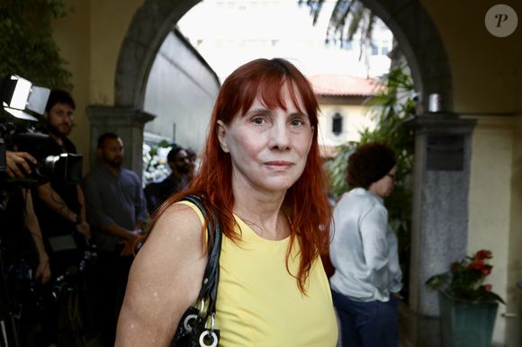 Corpo de Juca de Oliveira foi velado por Nicole Puzzi em cerimônia reservada, em SP