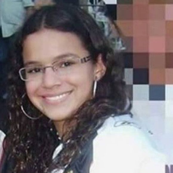 Internautas resgataram uma foto de Bruna Marquezine, ainda criança, com a camisa do Vasco