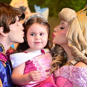 Viih Tube e Eliezer não economizaram nas atrações e até contrataram atores vestidos de príncipe e princesa