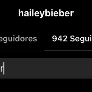 Hailey Bieber ainda segue o marido na rede social