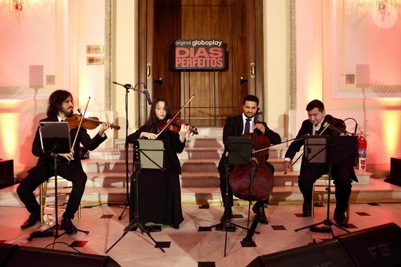 Festa com o elenco de 'Dias Perfeitos', no Rio de Janeiro