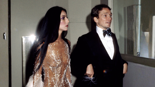 Morre o lendário estilista Bob Mackie aos 87 anos: qual era a fortuna estimada do norte-americano, ícone da moda mundial?