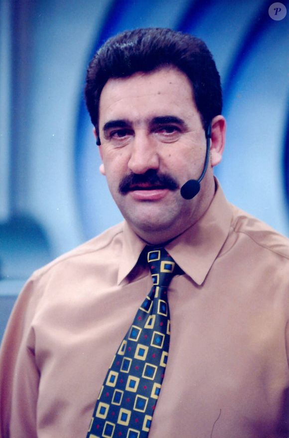 Ratinho estreou na Record em setembro de 1997 e no mesmo mês de 1998 já estava com seu programa no SBT