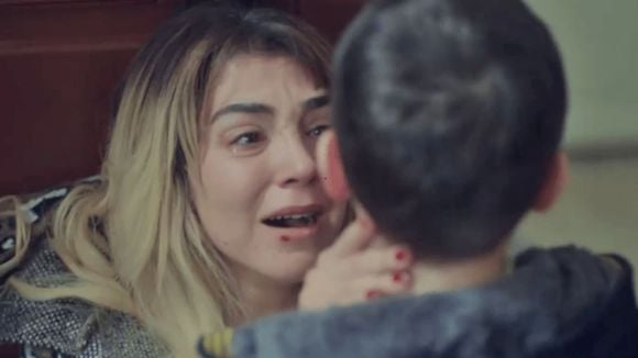 HOJE em 'Força de Mulher' (04 de maio): Quem fica com Arda? Ceyda desaba após conversa decisiva com pai biológico do menino