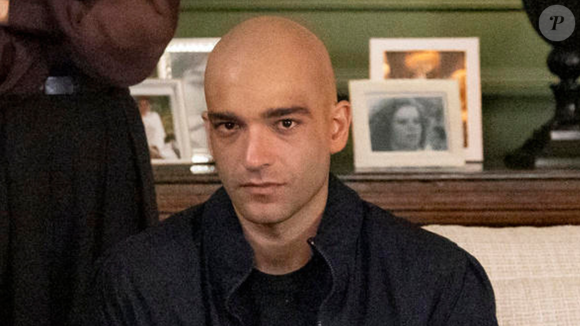 Afonso (Humberto Carrão) e Solange (Alice Wegmann) descobrem que Leonardo (Guilherme Magon) estaria apto para realizar o transplante de medula na novela 'Vale Tudo' capítulo de 11 de outubro de 2025, sábado