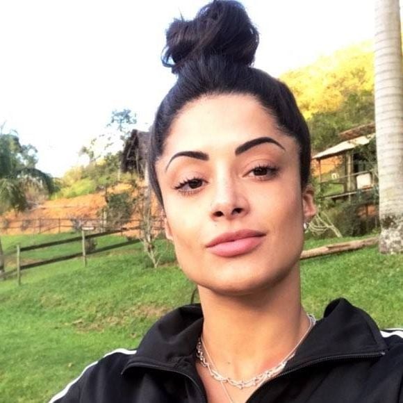 Nas redes sociais, a beleza de Aline Campos sempre roubou a cena entre os fãs