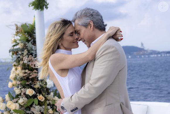 Detalhes do look noiva de Leila foram pensados por Marie Salles, figurinista da novela, tpara trazer um toque de ousadia e contemporaneidade ao design