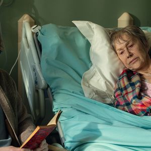 Em 'Adeus, June', uma mãe nos últimos dias de vida se despede aos poucos dos filhos