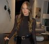Rafaella Justus adicionou um cinto-saia preto de couro, estruturado, com bolsos utilitários laterais