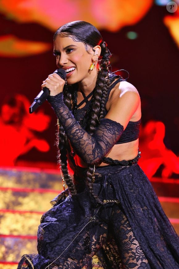 Anitta é cotada para desfilar como rainha de bateria da Mocidade no carnaval 2027 já que Fabíola Andrade é dúvida