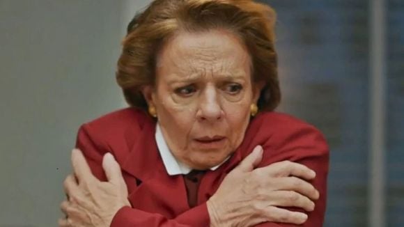 Matou a charada? Passado de Diná, em ‘Quem Ama Cuida’, é mais sujo que todas as lições de moral pregadas pela governanta