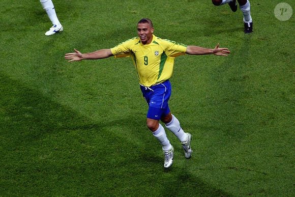 Copa do Mundo 2002: Ronaldo marcou os dois gols contra a Alemanha na final. Antes da estreia, apontou o técnico Luiz Felipe Scolari como um dos responsáveis pela sua volta por cima. 'Me incentivou e me apoiou sempre. Sua confiança na minha recuperação era total e claro que isso ajuda a gente a superar as adversidades', afirmou