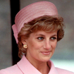 Converse se inspira em Lady Di para criar os tênis All Star na cor 'pink blush', que a eterna Princesa de Gales combinava com macacão de sarja militar