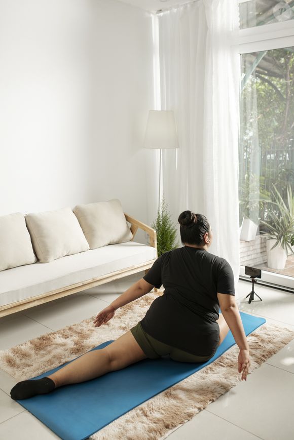 Existem diversos exercícios no Pilates para fazer em casa e ajudar a entrar em forma após os 60 anos